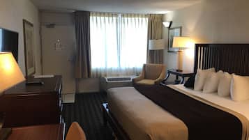 In-room safe, desk, free WiFi