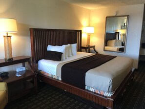 Standard Room, 1 King Bed (King Standard Non Smoking) | In-room safe, desk, free WiFi