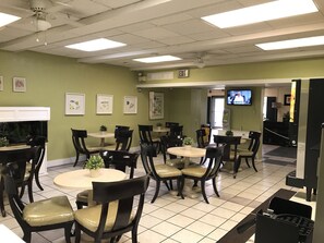 Breakfast area - Vista Inn and Suites Tampa (Tampa)