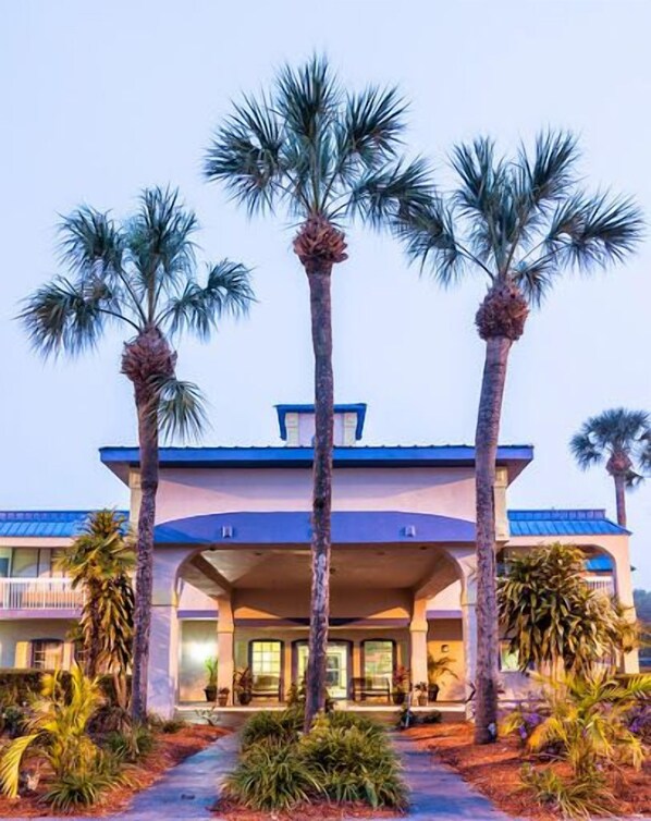 Property entrance - Vista Inn and Suites Tampa (Tampa)