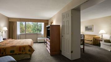 Cofres nos quartos, escrivaninha, espaço de trabalho para notebook