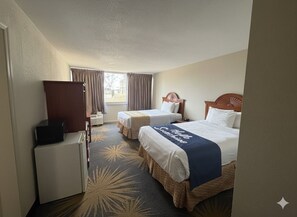 Kamar, 2 Tempat Tidur Double, Bebas Asap Rokok | Brankas, meja kerja, ruang kerja ramah laptop, dan tirai kedap cahaya