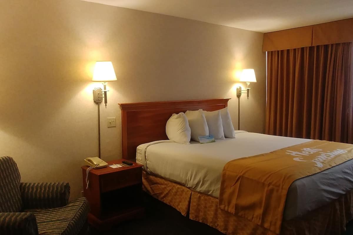 In-room safe, desk, laptop workspace, blackout drapes