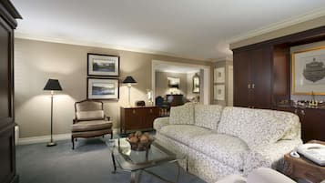 Suite, 1 King Bed, Non Smoking | In-room safe, desk, laptop workspace, blackout drapes