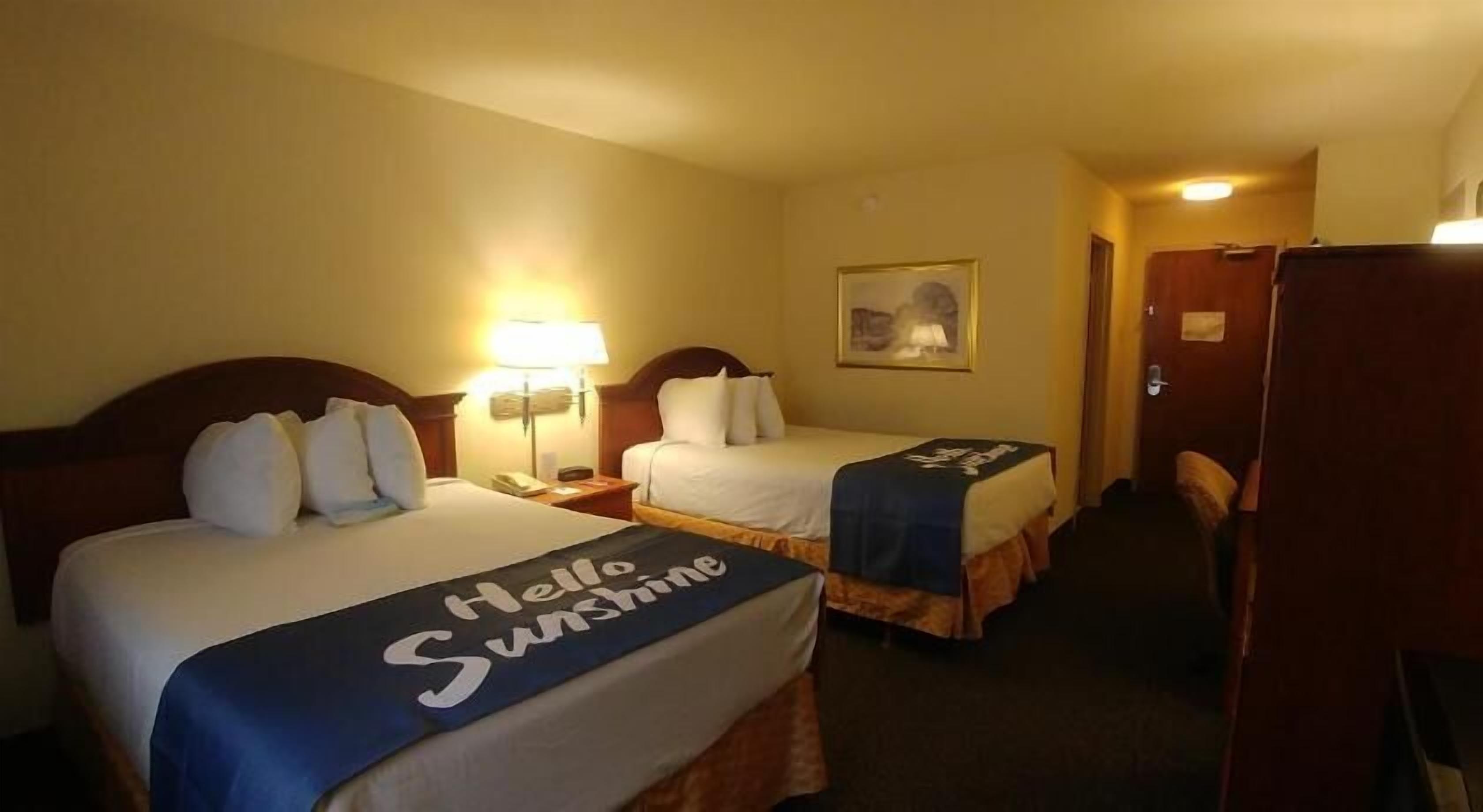 Caixa forta a l'habitació i escriptori 