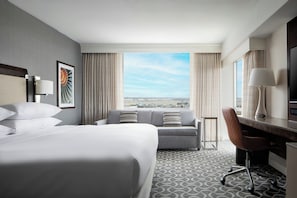 Executive Room, 1 King Bed with Sofa bed, Tower | Premium bedding, in-room safe, desk, blackout curtains