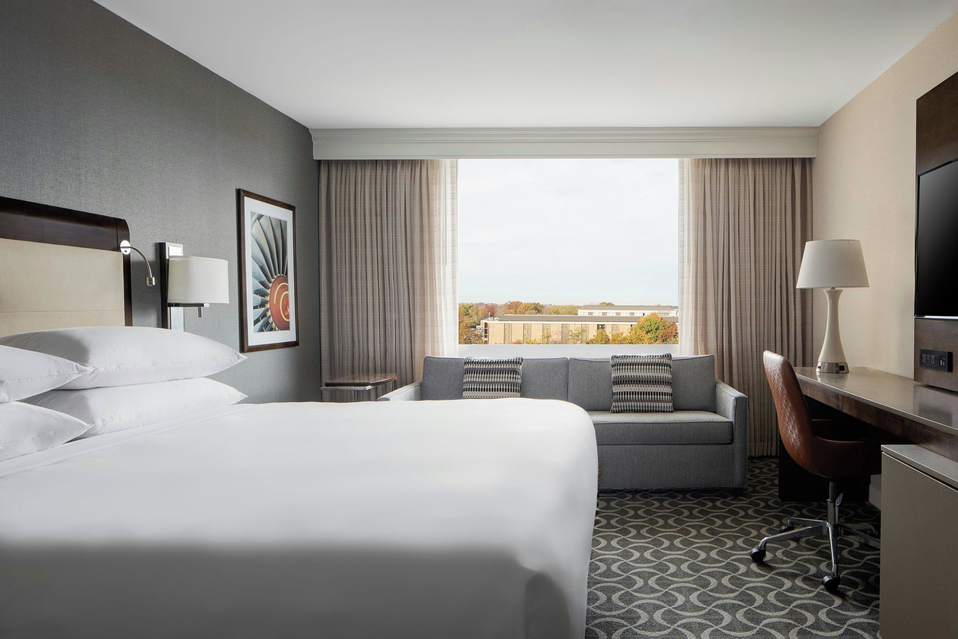 Premium bedding, in-room safe, desk, blackout drapes