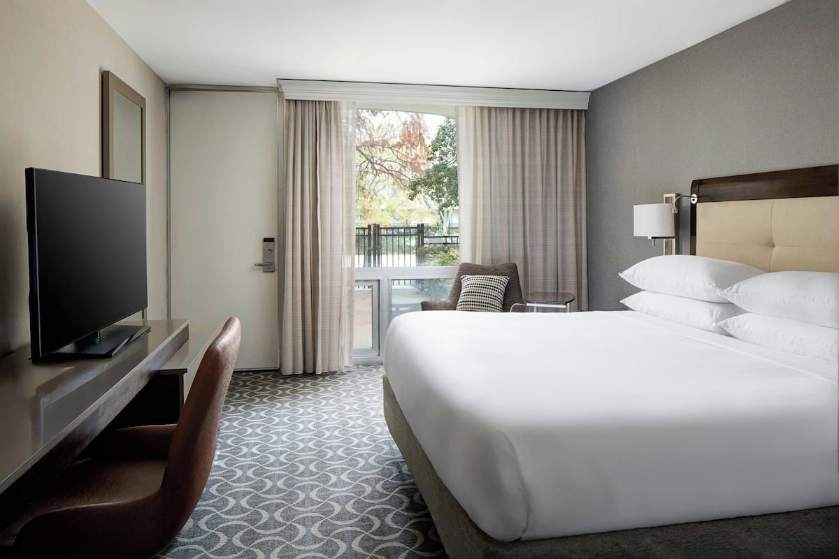 Room, 1 King Bed, Tower | Premium bedding, in-room safe, desk, blackout curtains