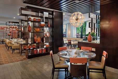 Restaurant. Marriott St. Louis Airport