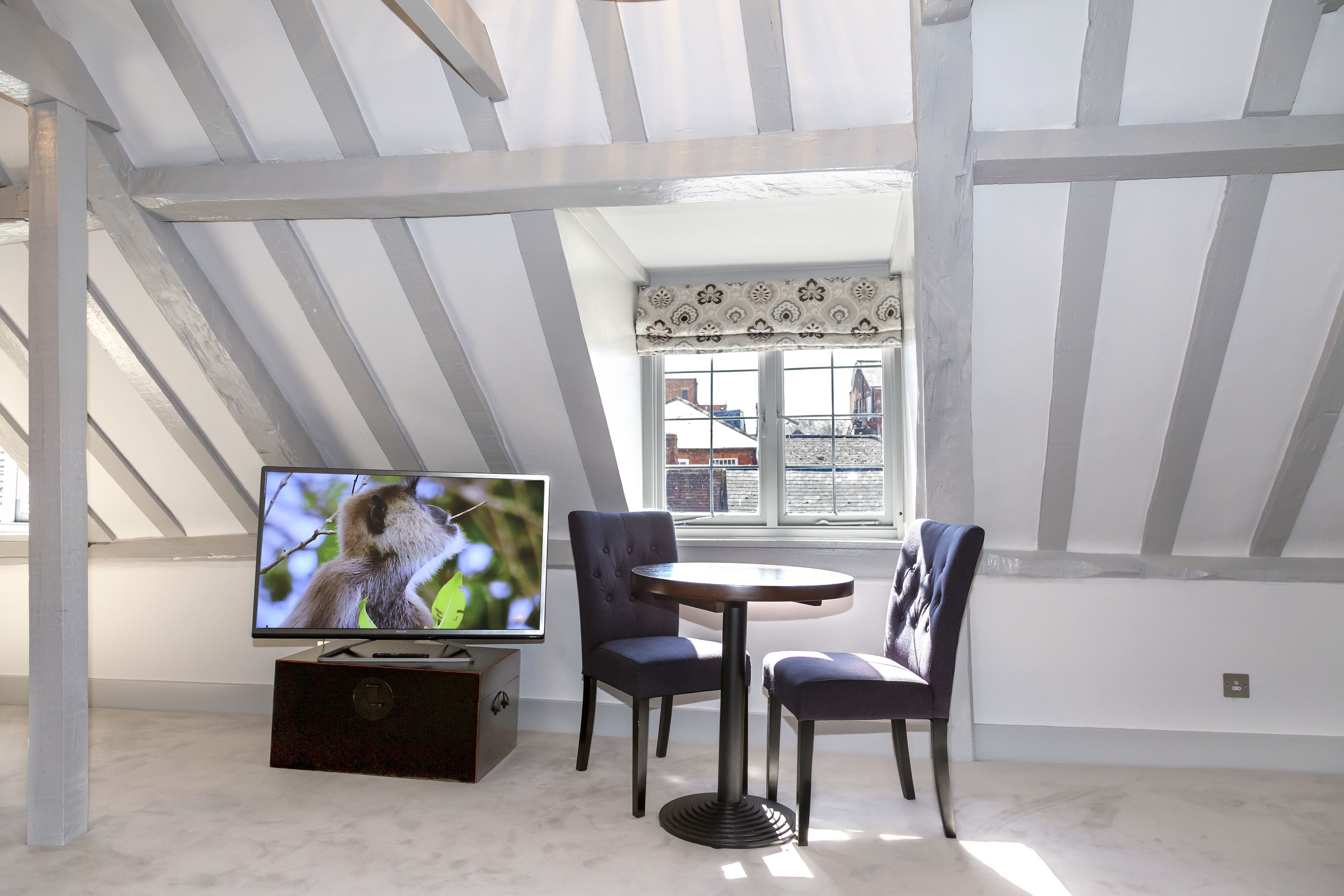 suite, 1 double bed, non smoking | iron/ironing board, free wifi, bed sheets