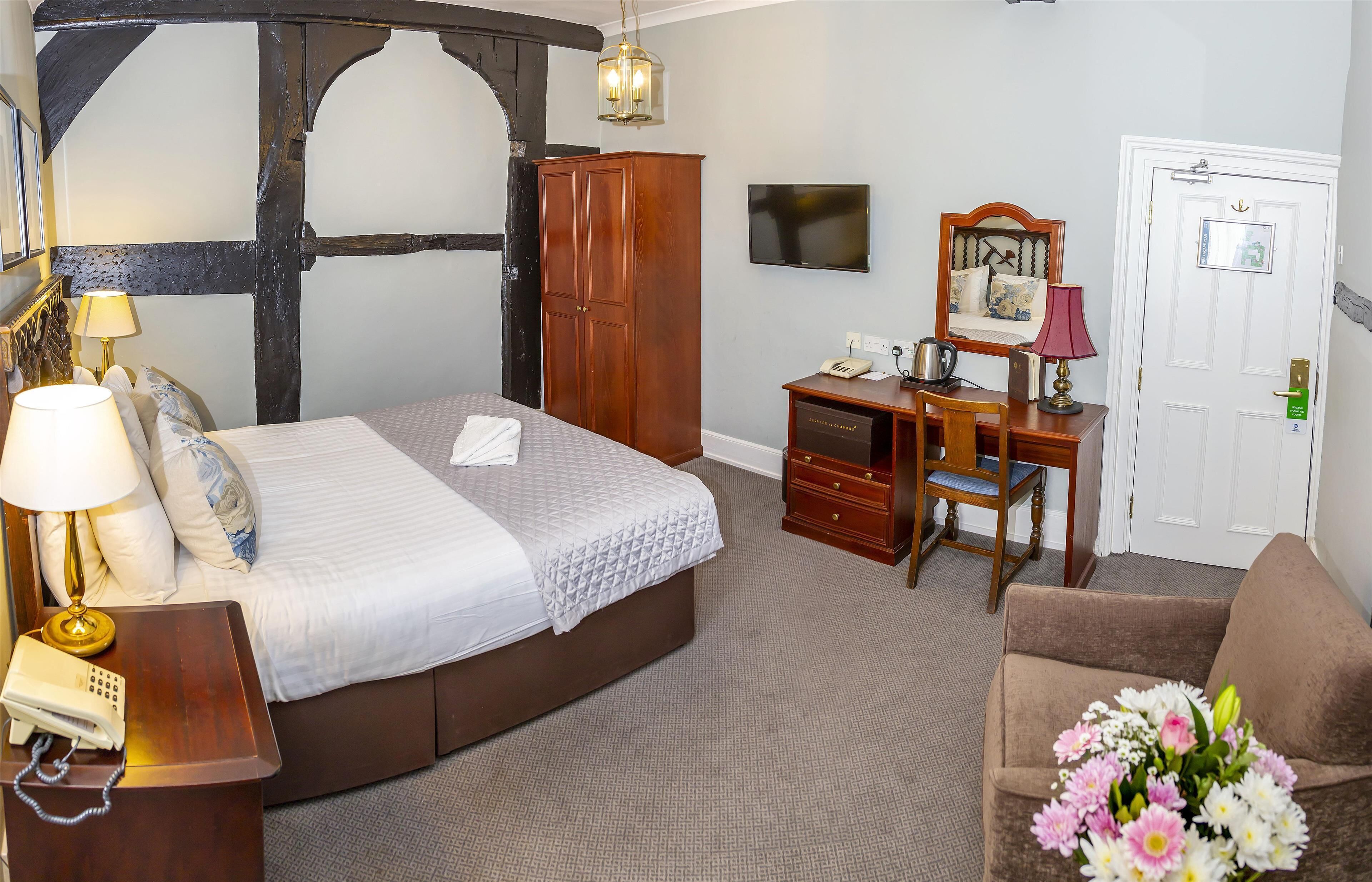 Iron/ironing board, free WiFi, bed sheets