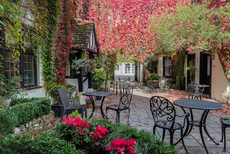 Terraza o patio. Best Western Red Lion Hotel