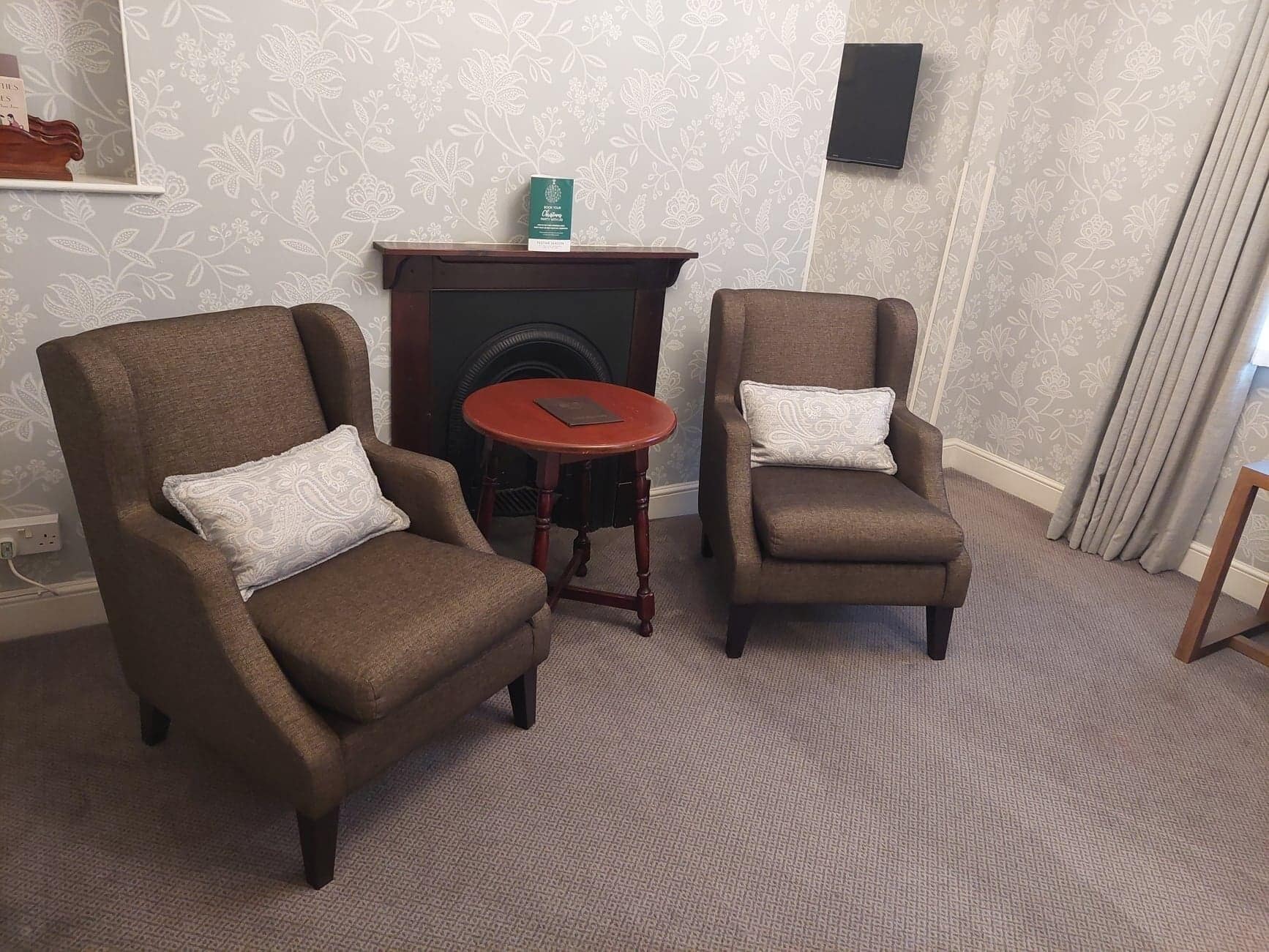 flat-screen tv, ipod dock