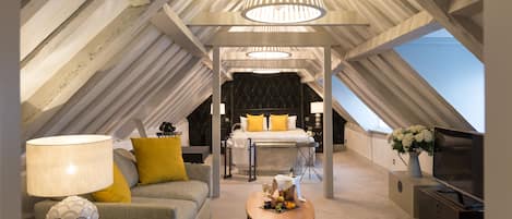 Suite, 1 Double Bed, Non Smoking | Iron/ironing board, free WiFi, bed sheets