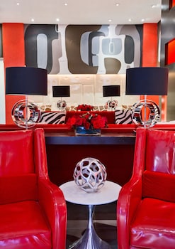 Sitting area in hotel lobby at Ameritania Hotel at Times Square