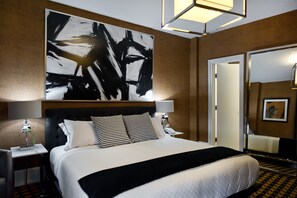 Roupas de cama premium, cofres nos quartos, escrivaninha