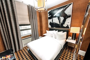 Roupas de cama premium, cofres nos quartos, escrivaninha