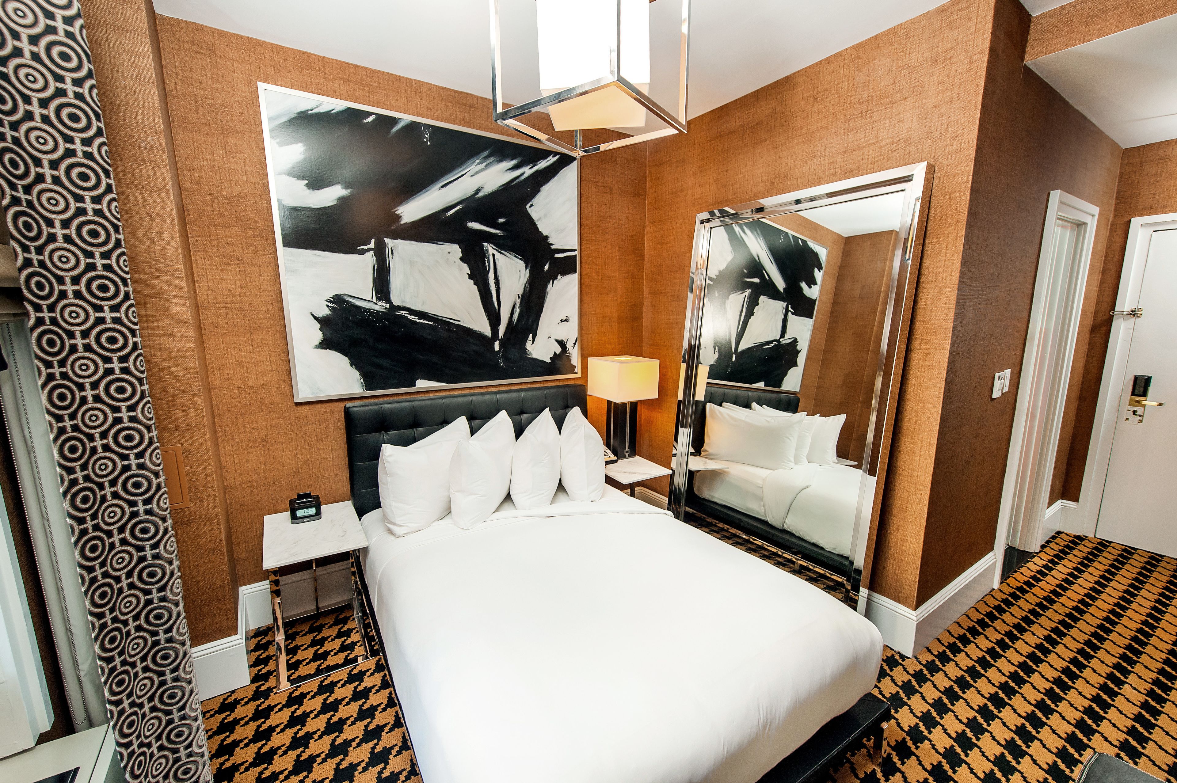 premium bedding, in-room safe, desk, laptop workspace