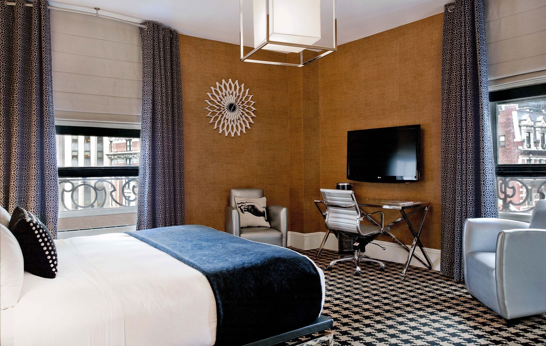 Premium bedding, in-room safe, desk, laptop workspace