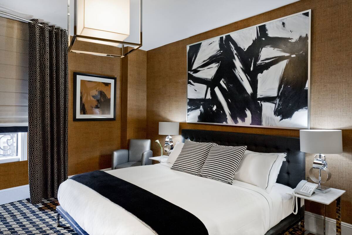 Premium bedding, in-room safe, desk, laptop workspace