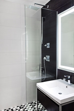 Regadera, regadera tipo lluvia, amenidades de baño de diseñador