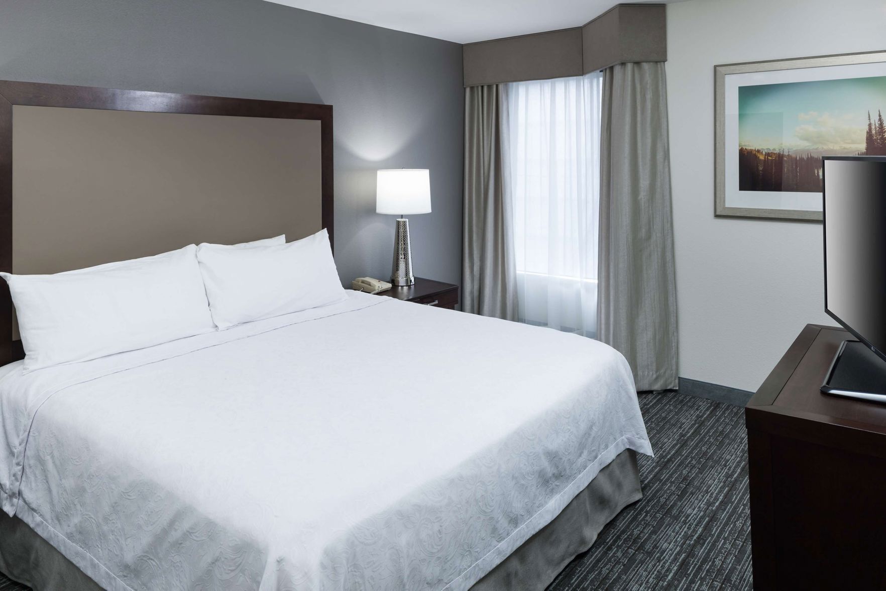 Egyptian cotton sheets, premium bedding, in-room safe, desk