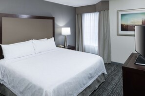 Egyptian cotton sheets, premium bedding, in-room safe, desk