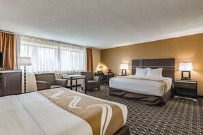 Desk, blackout curtains, iron/ironing board, free WiFi - Quality Inn Schenectady - Albany (Schenectady)