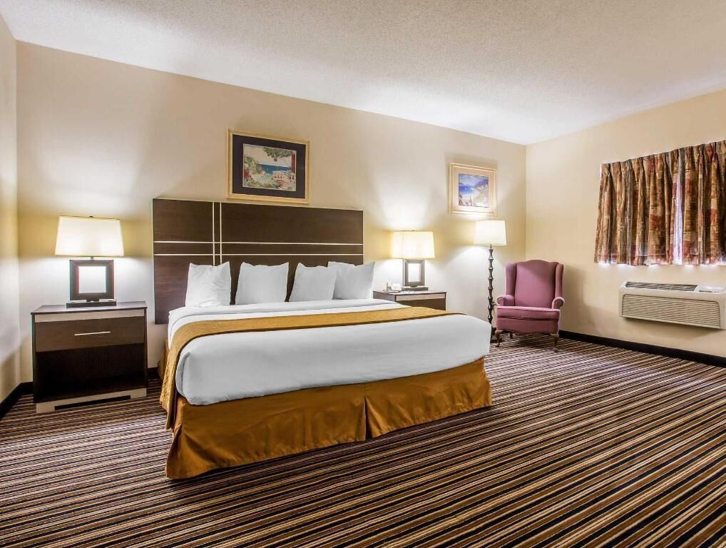 デスク、遮光カーテン、アイロン / アイロン台、WiFi (無料)