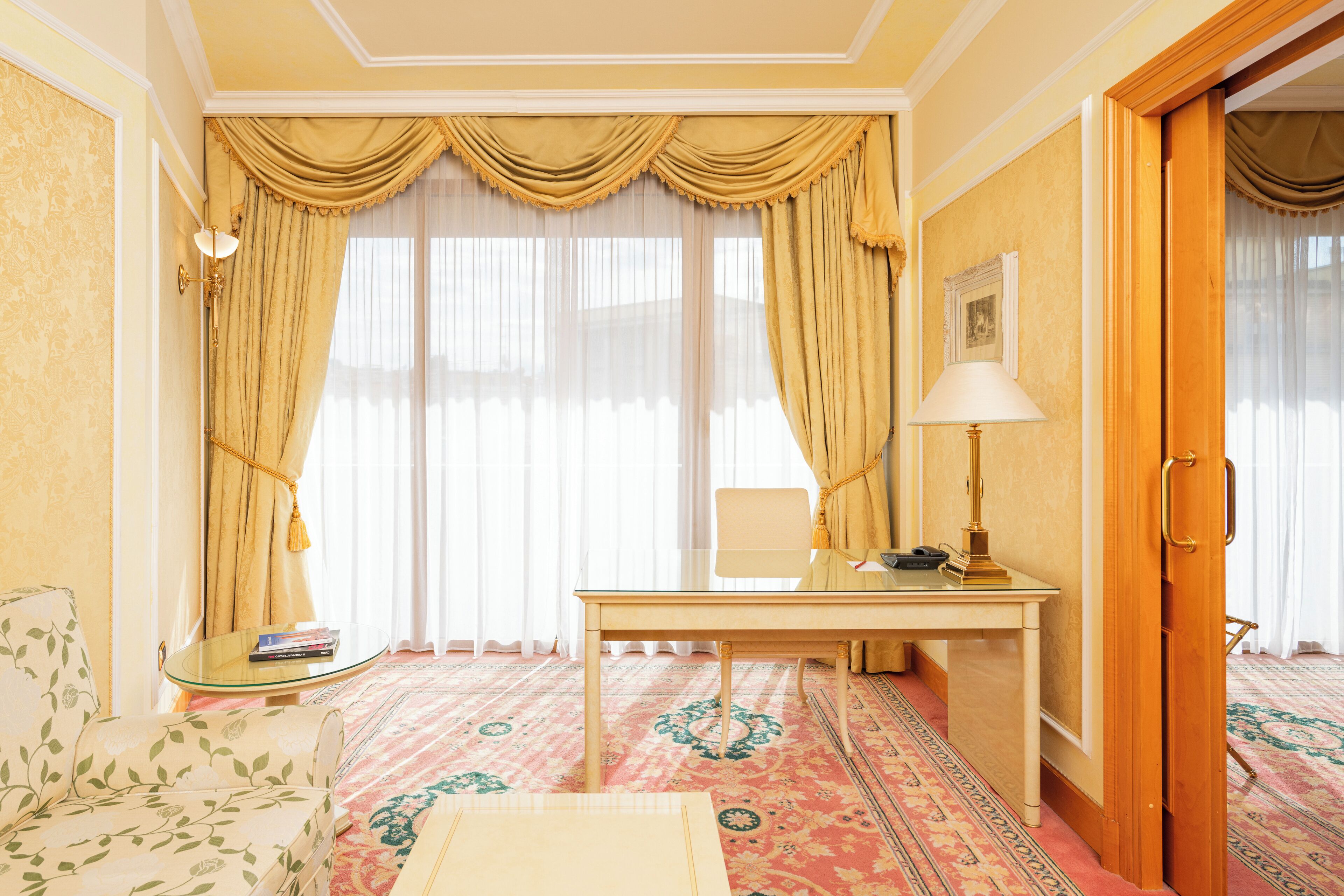 suite | 1 bedroom, down duvets, minibar, in-room safe