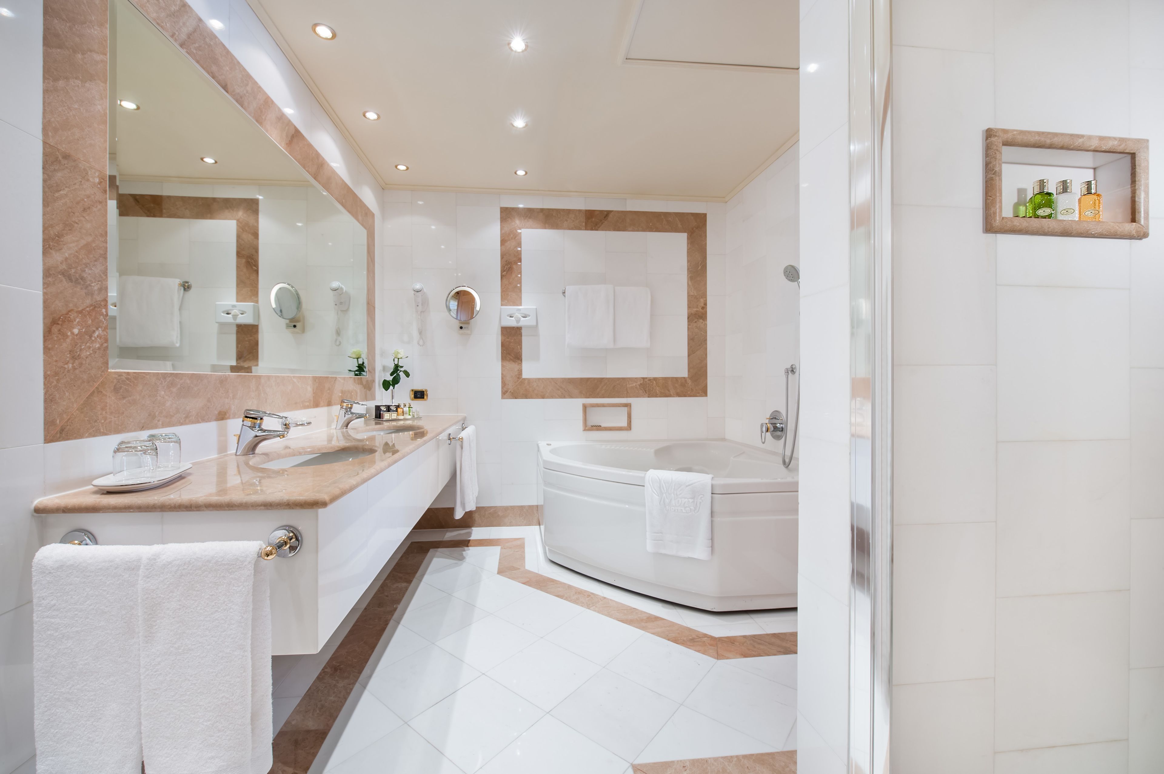 Rainfall showerhead, free toiletries, hair dryer, bidet