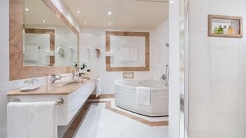 Rainfall showerhead, free toiletries, hair dryer, bidet