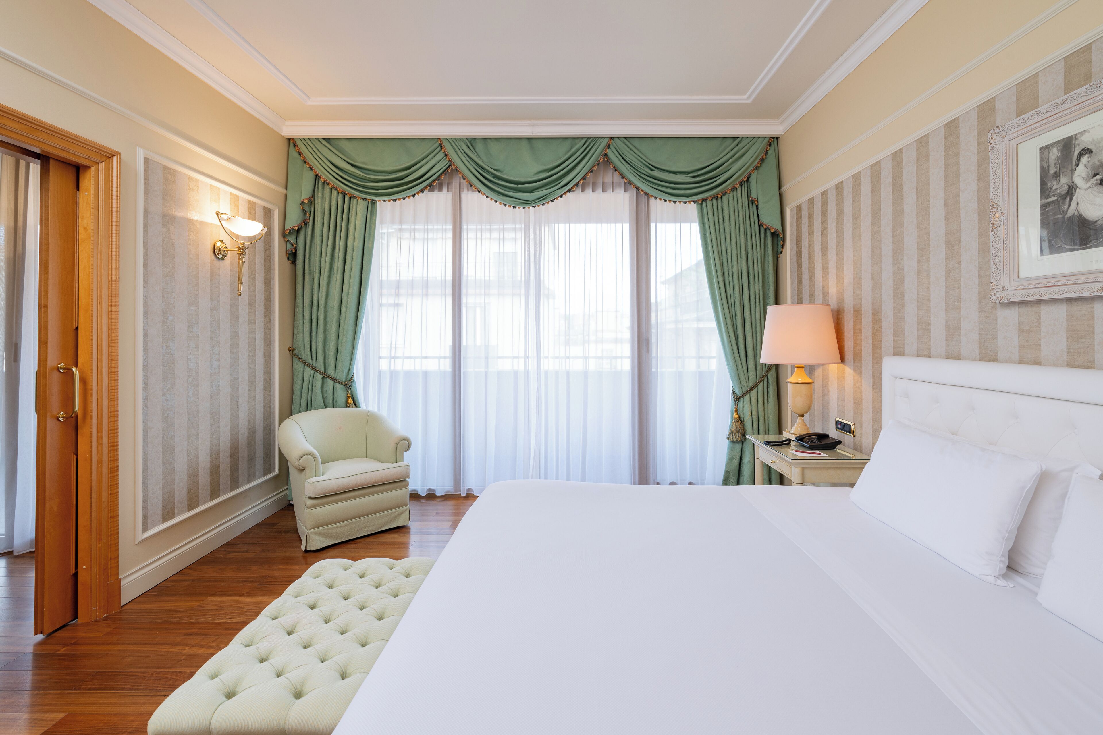 suite | 1 bedroom, down duvets, minibar, in-room safe