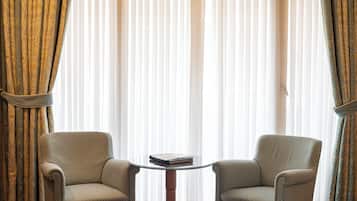 A room with two armchairs and a small round table with a book.