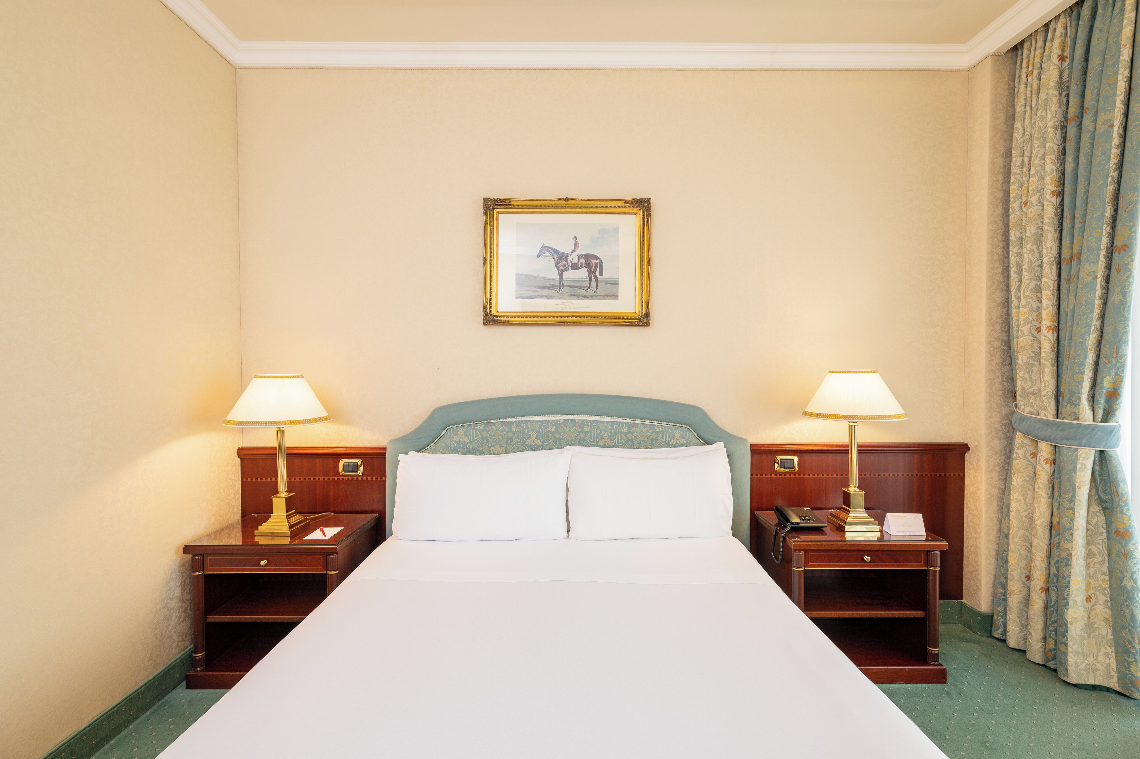 Classic Room | Down comforters, minibar, in-room safe, desk