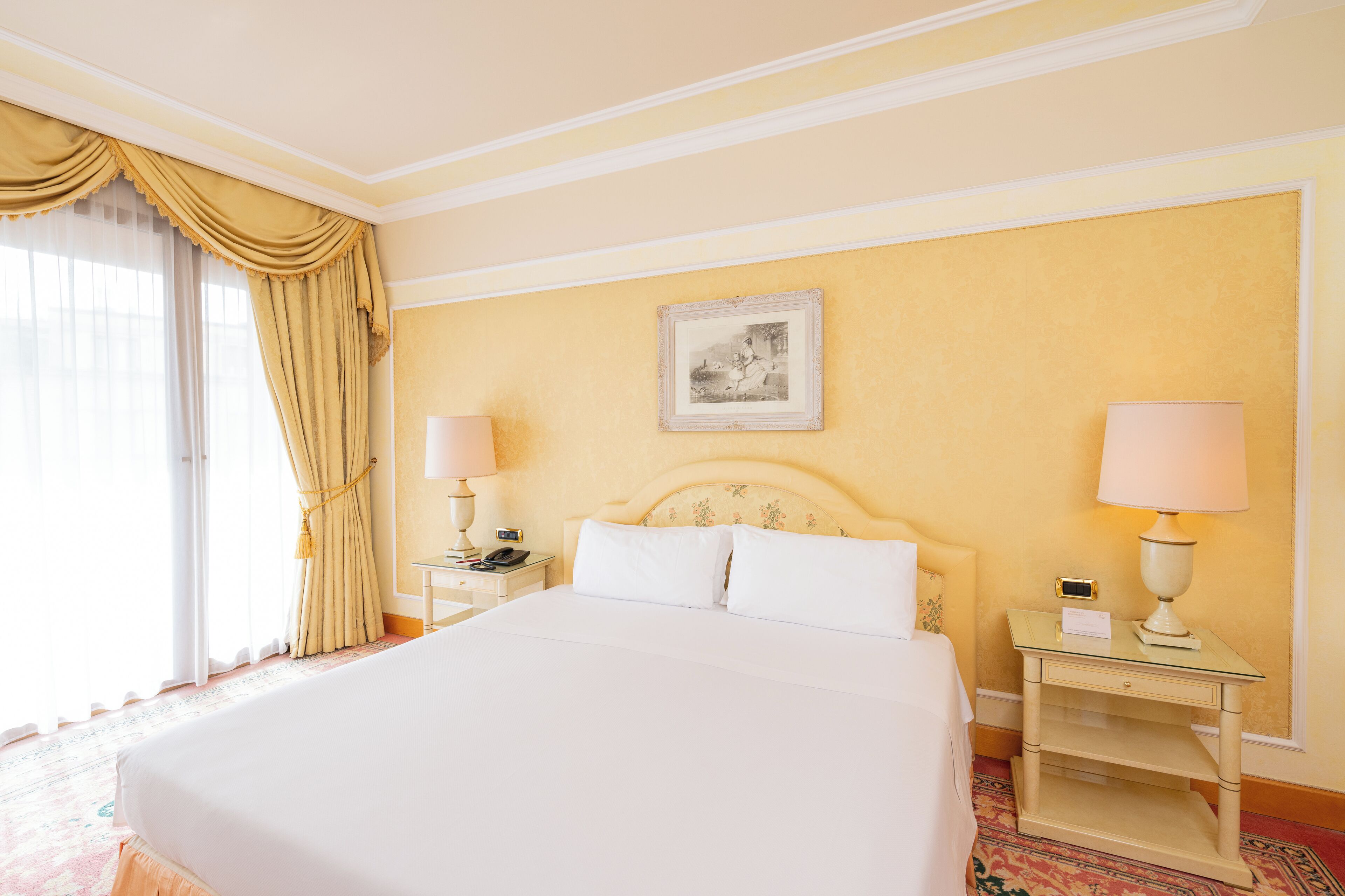Suite | Down comforters, minibar, in-room safe, desk