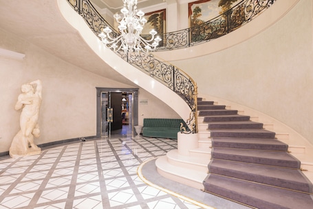 Interior. Royal Hotel Carlton