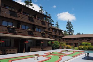 Exterior - Ramada by Wyndham Campbell River (Campbell River)