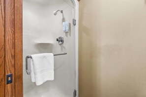 客房, 2 張標準雙人床 (Pet Friendly) | 高級寢具、書桌、熨斗/熨衫板、免費 Wi-Fi