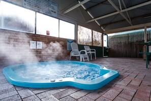 Indoor spa tub