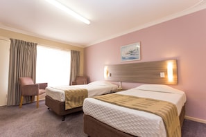 Coffres-forts dans les chambres, bureau, Wi-Fi gratuit, draps fournis