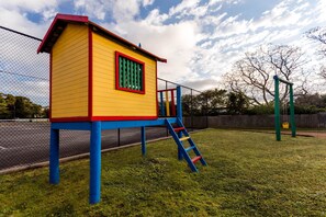 Children's play area - outdoor - Sleepwell Motel (Centennial Park)