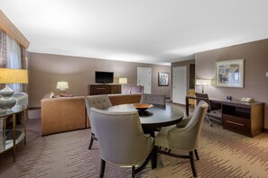 Room, Non Smoking (1 SOFABED PARLOR) | Premium bedding, in-room safe, desk, laptop workspace