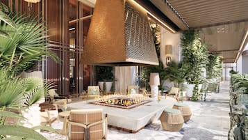 Cocktailbar, Blick auf den Pool, täglich geöffnet