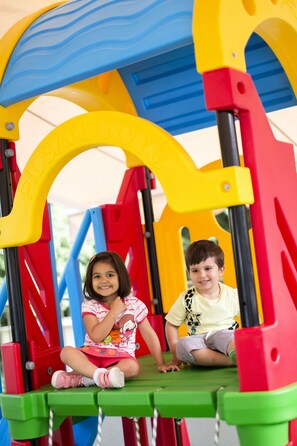 Área de juegos infantiles al aire libre