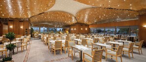 3 restaurants, breakfast, lunch, dinner served; international cuisine