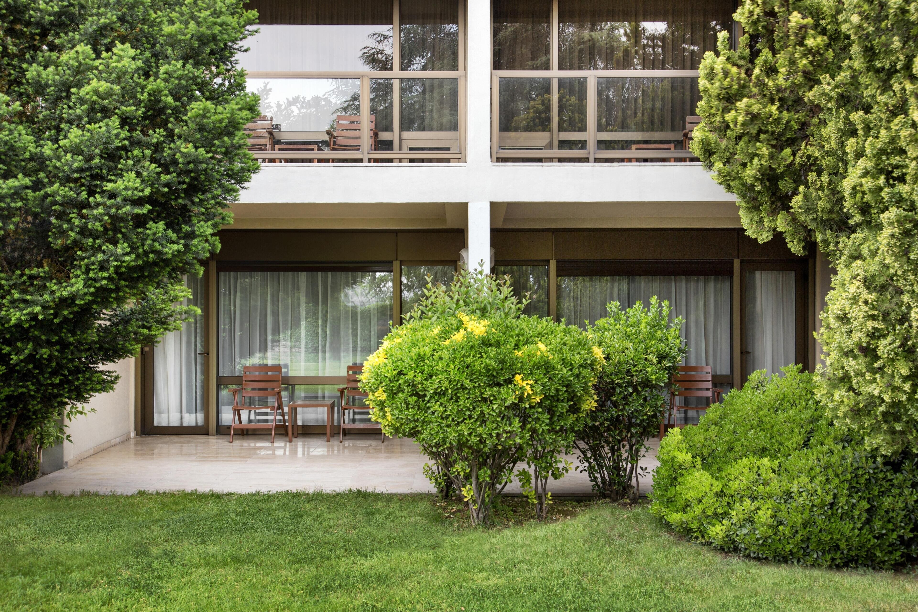 Daunenbettdecken, Minibar, Zimmersafe, Schreibtisch