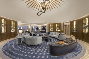 55-inch TV with digital channels, toys, books - Hilton Istanbul Bosphorus (Istanbul)