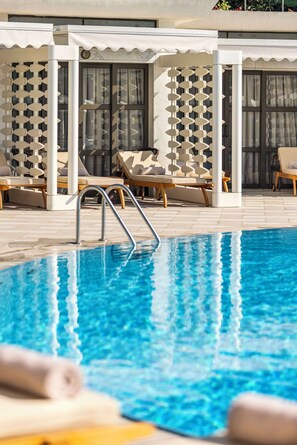 Seasonal outdoor pool, open 7:00 AM to 10:00 PM, pool umbrellas
