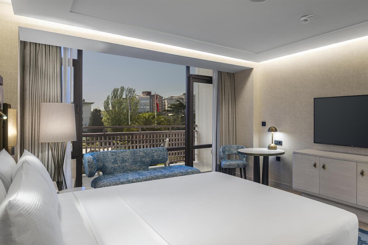 Daunenbettdecken, Minibar, Zimmersafe, Schreibtisch